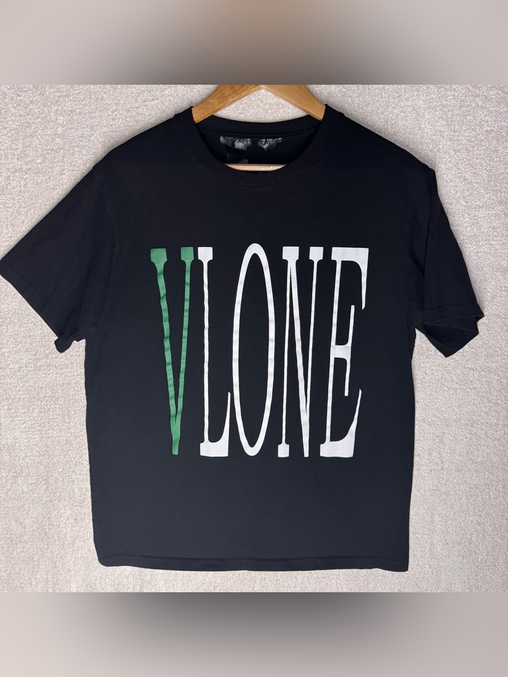VLONE Black Green Big V Graphic Streetwear T Shirt Size Large